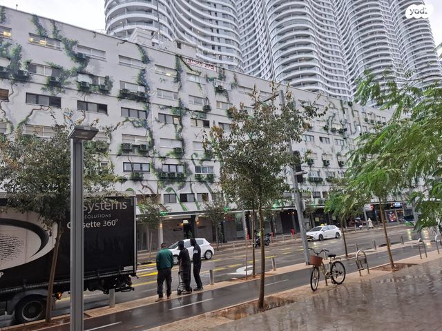 דרך מנחם בגין 53