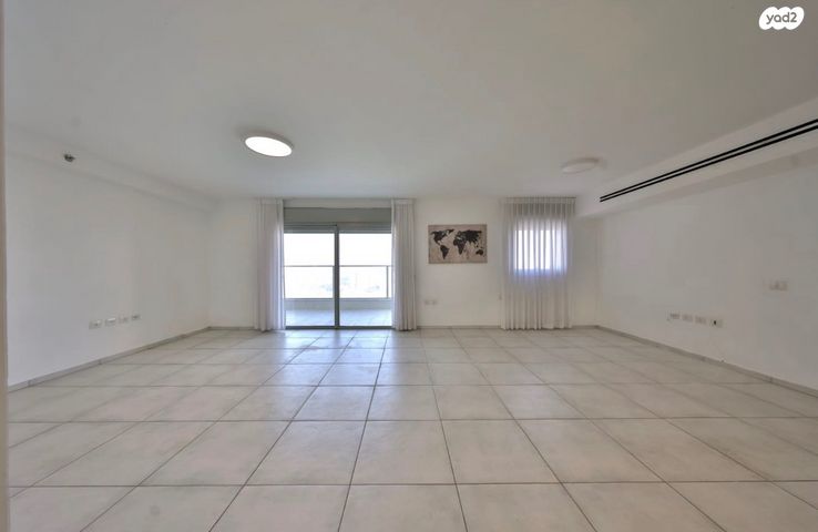 דירה, עפרה חזה, משכנות האומנים, קרית מוצקין