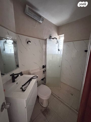 דו משפחתי, אהבת ציון, שיכון ג, טבריה