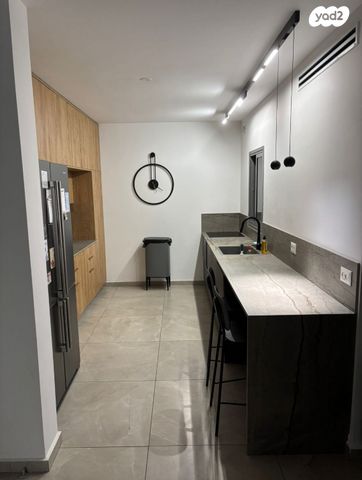 דירה, רב אלוף משה לוי, פסגת זאב, ירושלים