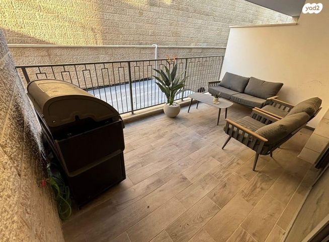 דירה, רב אלוף משה לוי, פסגת זאב, ירושלים