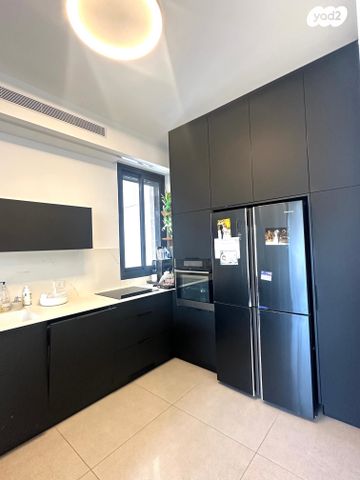 דירה, אהוד מנור, נווה זמר, רעננה