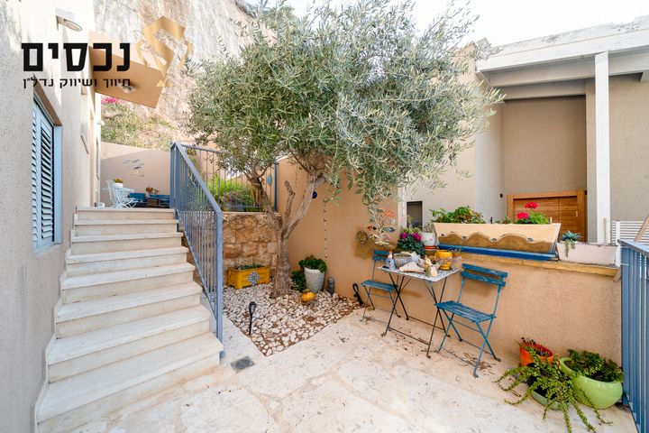 דו משפחתי, בית אריה / עופרים