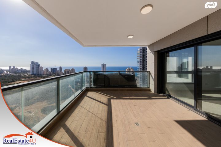 דירה, אמנון ליפקין שחק, נוף הטיילת, נתניה