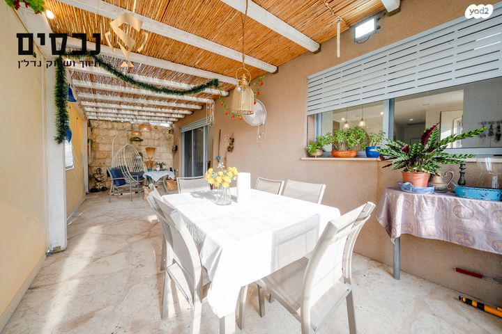 דו משפחתי, בית אריה / עופרים