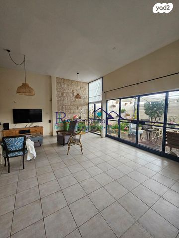 דו משפחתי, הרקפת 11, פרדסיה, פרדסיה