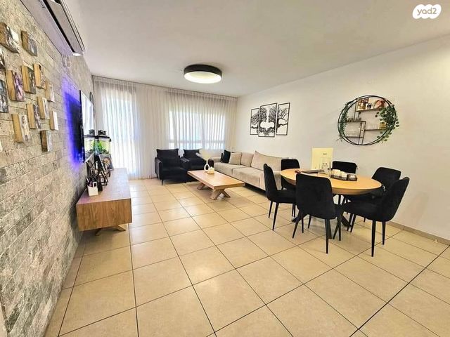 חנוך לוין 21