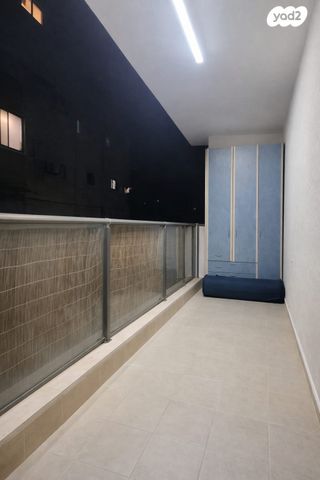 דירה, רש"י 45, רמב"ם, ראשון לציון