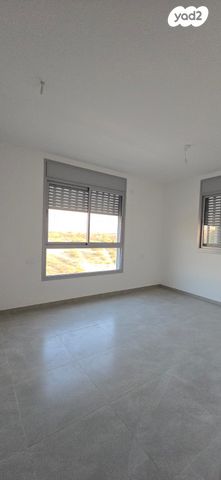 דירה, אורי אלמוג 17, חולון