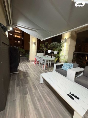 גג/ פנטהאוז, אהוד מנור 12, קרית אילון, חולון