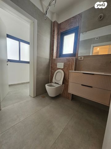 דירה, יצחק שמיר, עפולה הצעירה, עפולה