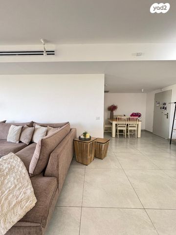 דירה, רפאל איתן, נאות שמיר, רמלה