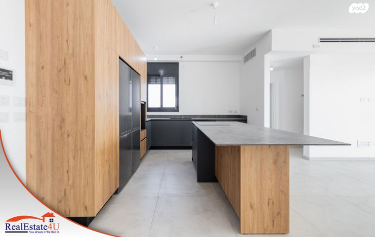 דירה, אמנון ליפקין שחק, נוף הטיילת, נתניה