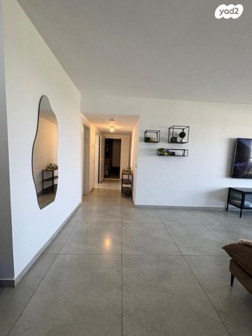 דירה, רפאל איתן, נאות שמיר, רמלה