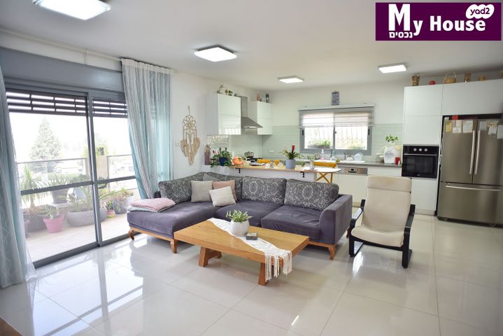 דירה, המושבה, גדרה