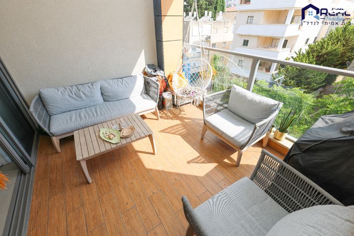 דירה, הרצליה