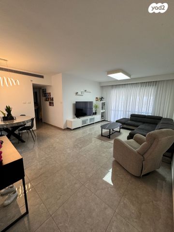 דירה, אלה, החורש, נתיבות