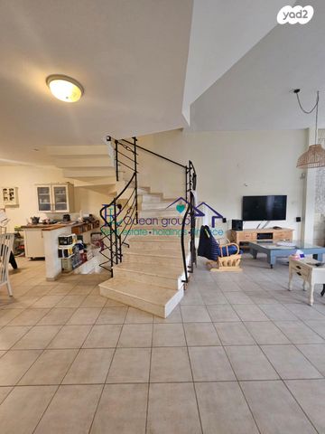 דו משפחתי, הרקפת 11, פרדסיה, פרדסיה