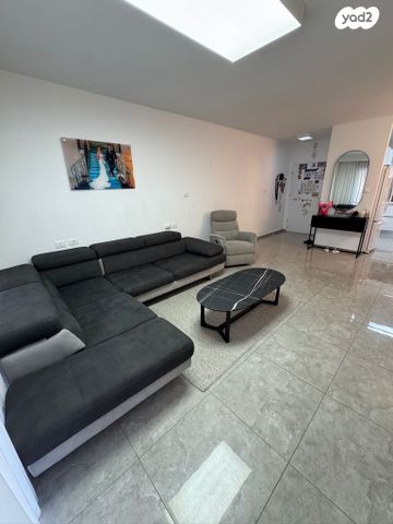 דירה, אלה, החורש, נתיבות