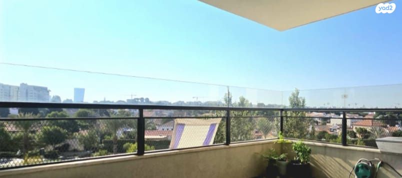 דירה, מרים ילן שטקליס, רעננה