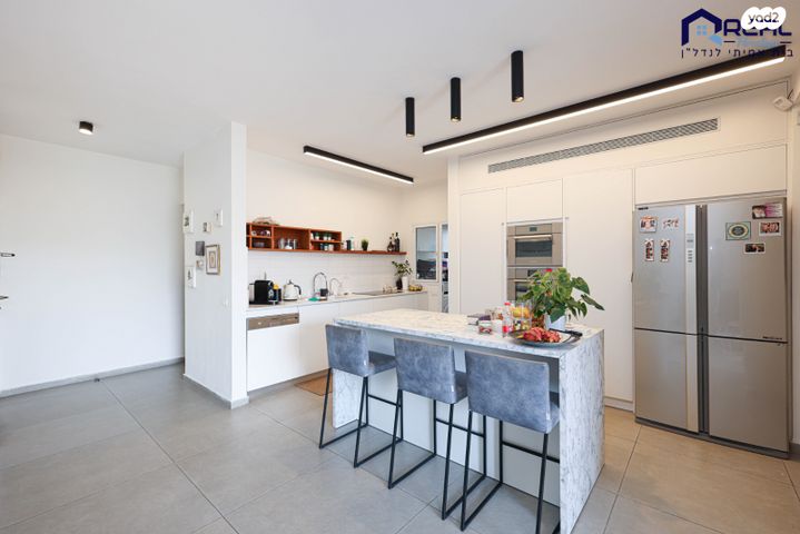 דירה, הרצליה