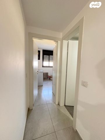 דירה, רפאל איתן, נאות שמיר, רמלה