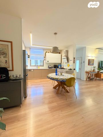 גג/ פנטהאוז, קיבוץ גלויות, רסקו ב', חולון