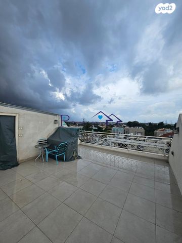 דו משפחתי, הרקפת 11, פרדסיה, פרדסיה