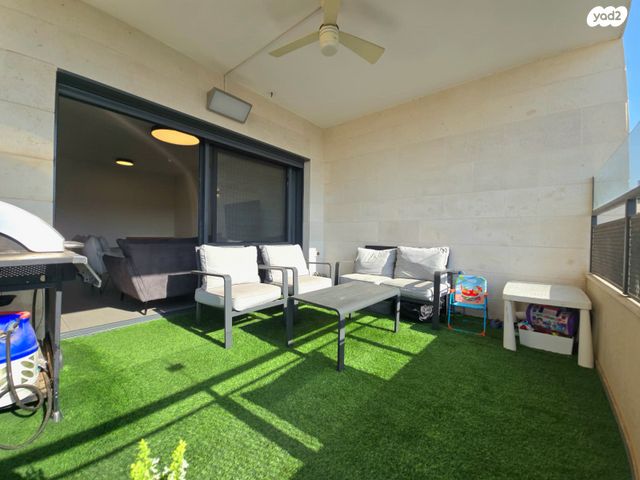 דירה, דבורה עומר, נאות שדה, רעננה