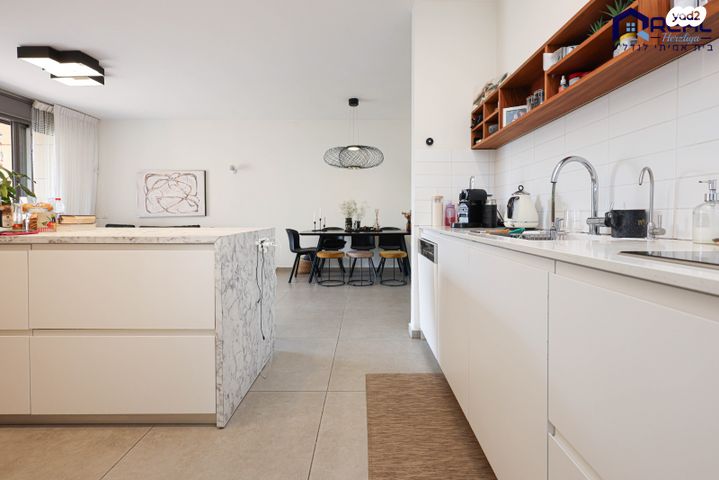 דירה, הרצליה