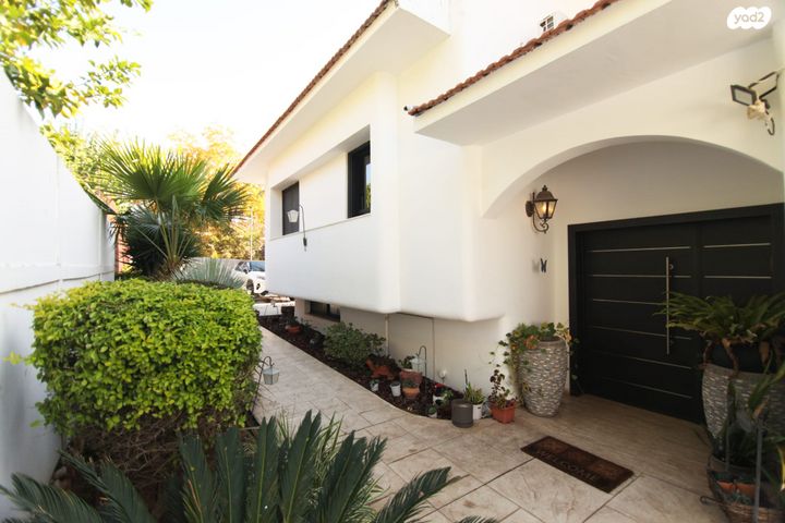 בית פרטי/ קוטג', שביל הנוטע 16, מרכז המושבה, אבן יהודה