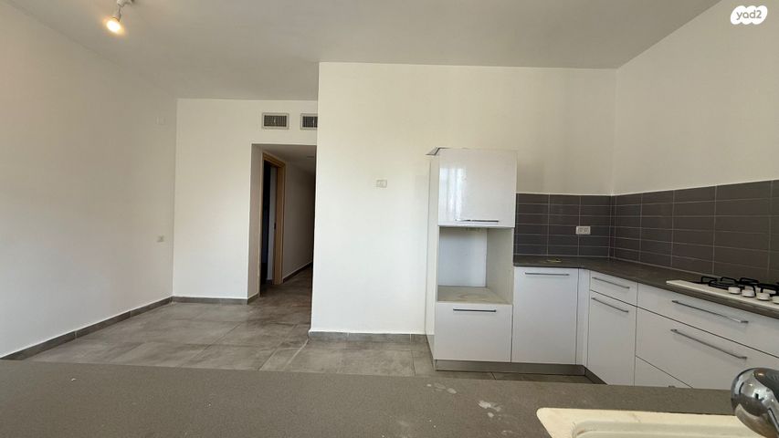 דירת גן, מצדה, אורנים, מעלות תרשיחא