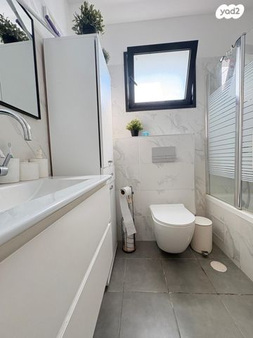 דירה, רפאל איתן, נאות שמיר, רמלה