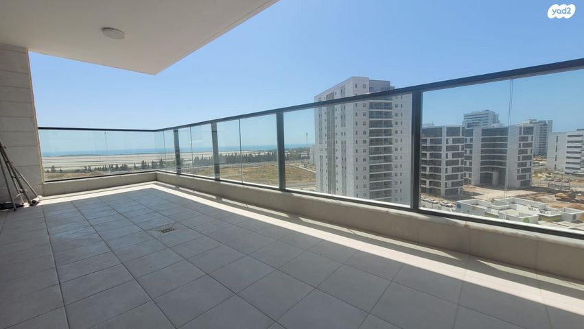 דירה, שדרות מנחם בגין 28, החותרים, טירת כרמל