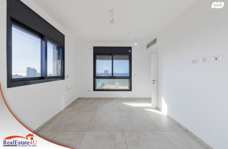 דירה, אמנון ליפקין שחק, נוף הטיילת, נתניה