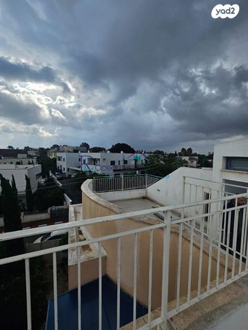 דו משפחתי, הרקפת 11, פרדסיה, פרדסיה