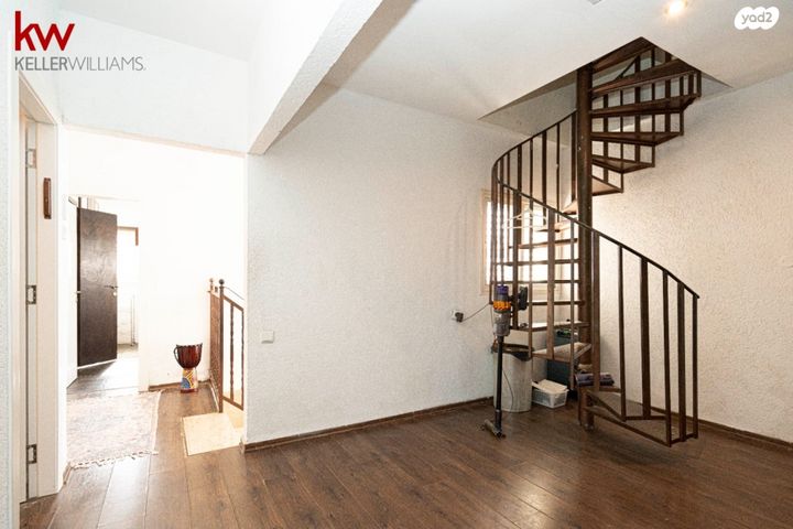 דו משפחתי, האצ"ל, רעננה