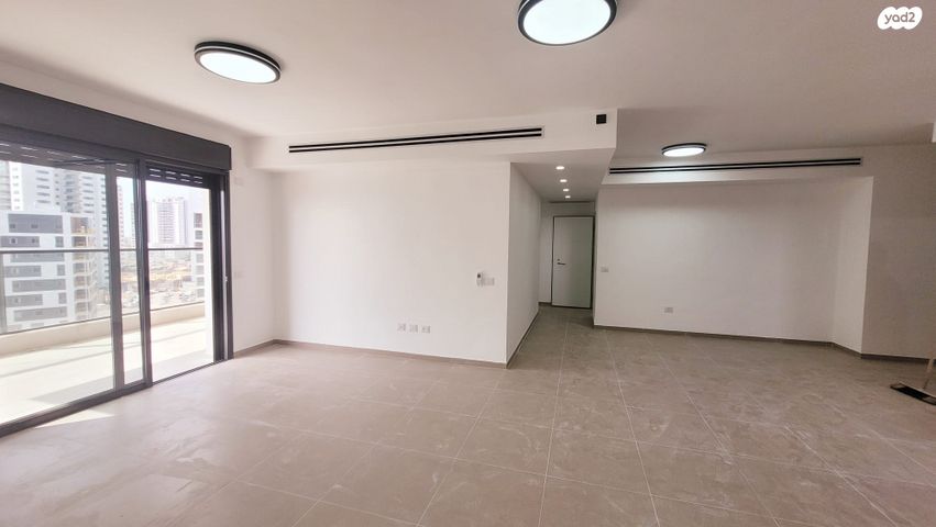 דירה, שדרות מנחם בגין 28, החותרים, טירת כרמל