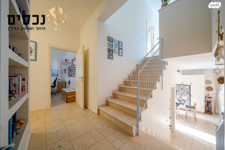 דו משפחתי, בית אריה / עופרים