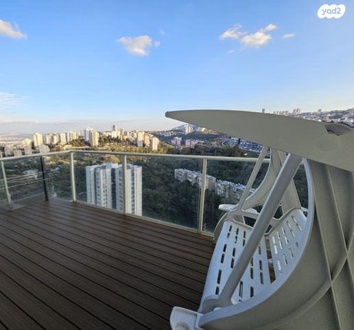 ליאון בלום 32