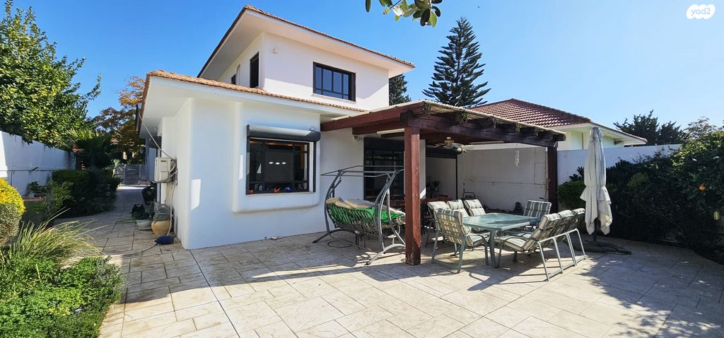 בית פרטי/ קוטג', שביל הנוטע 16, מרכז המושבה, אבן יהודה