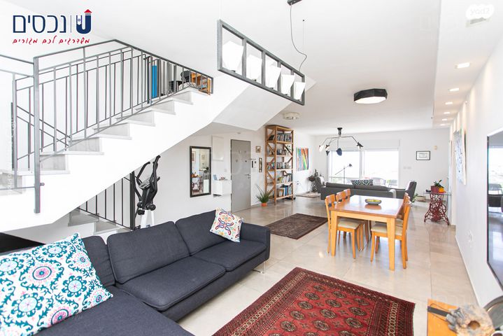 גג/ פנטהאוז, מורד הזמיר, חיפה