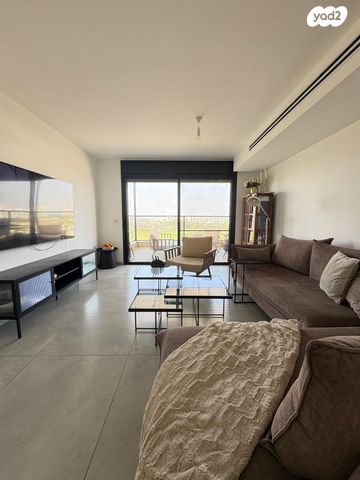 דירה, רפאל איתן, נאות שמיר, רמלה