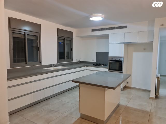 דירה, גרשון אבנר, ארמון הנציב, תלפיות מזרח, ירושלים