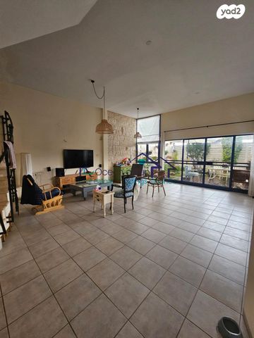 דו משפחתי, הרקפת 11, פרדסיה, פרדסיה