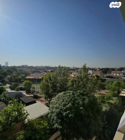 דירה, מרים ילן שטקליס, רעננה