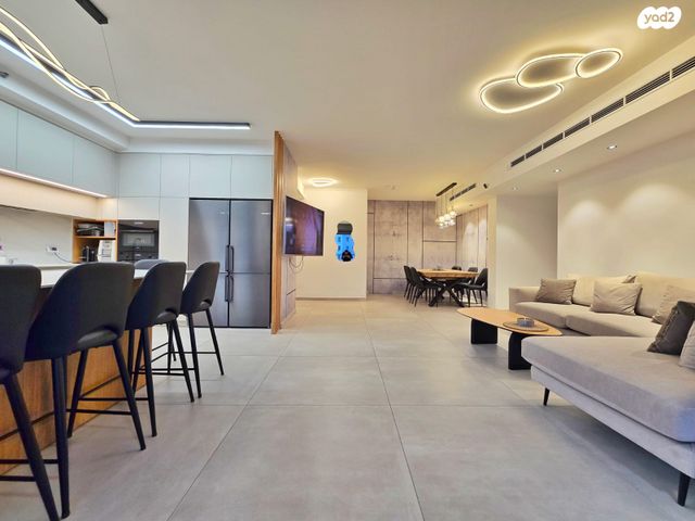 דירה, משה רינת, קרית רבין, חולון