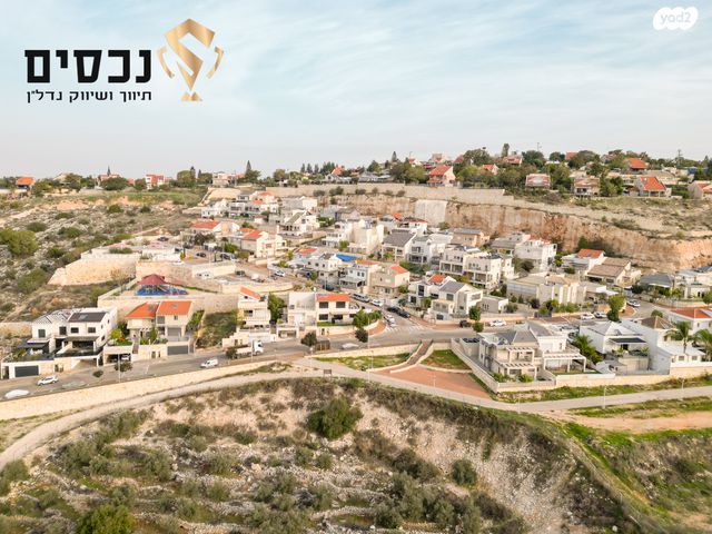 דו משפחתי, בית אריה / עופרים