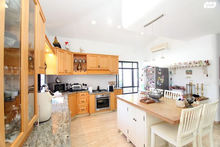 בית פרטי/ קוטג', שביל הנוטע 16, מרכז המושבה, אבן יהודה