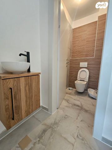 דירה, יצחק שמיר, עפולה הצעירה, עפולה